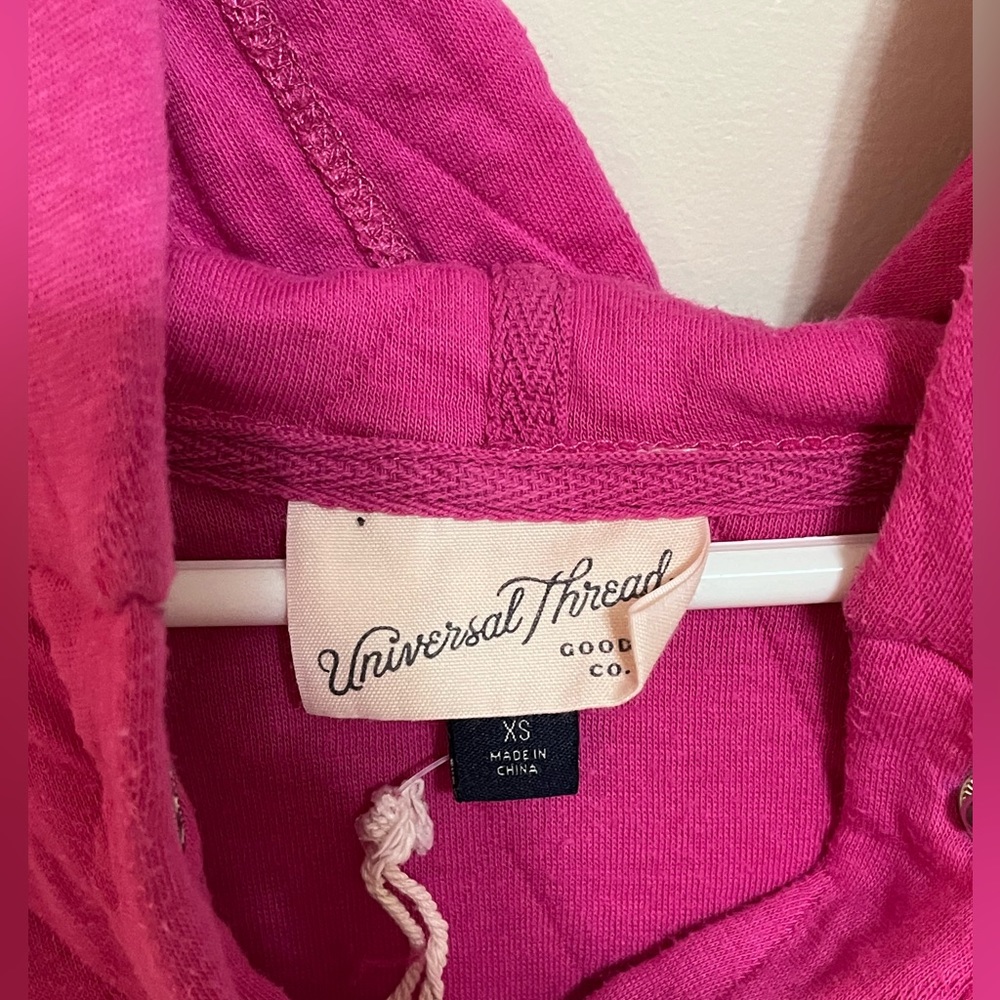 Universal Threads Sweatshirt - Picture 2 of 2